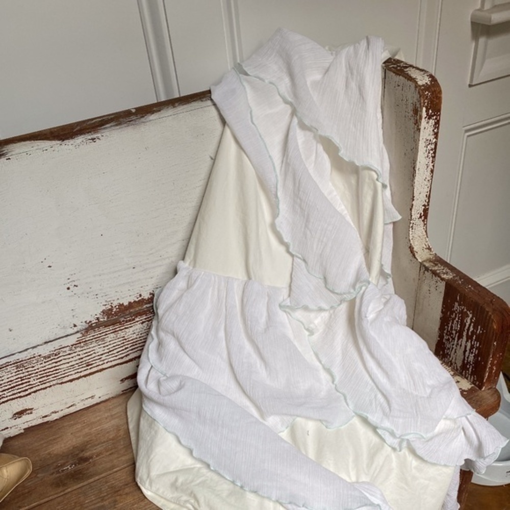 Anthropologie Ruffled White Toddler Duvet - Picture 13 of 13